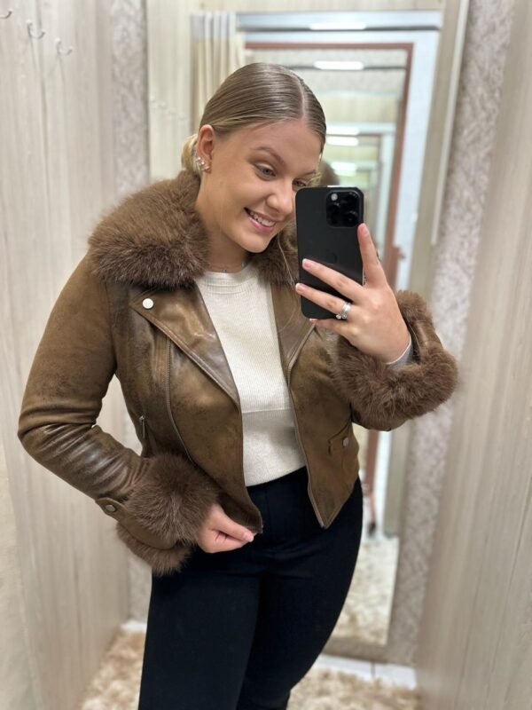 Casaco Suede com Gola e Punho em Pelos Removível