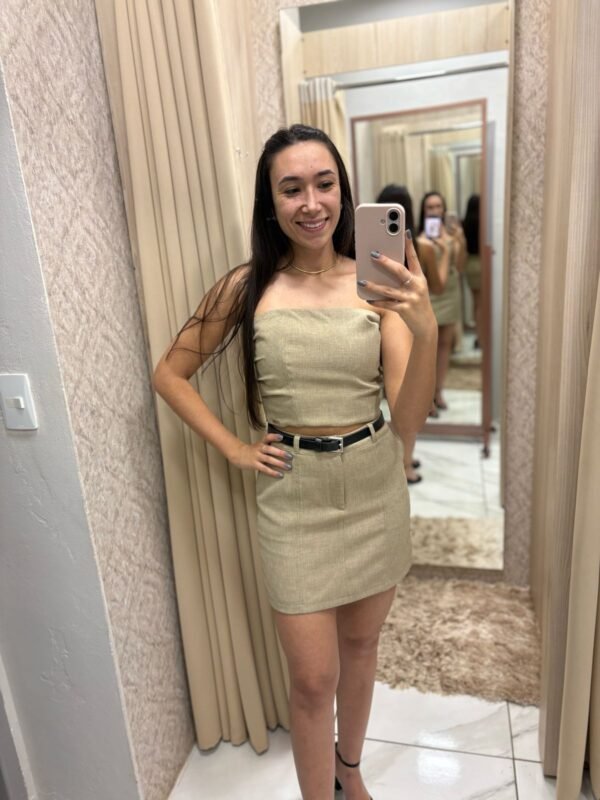 Conjunto Top Faixa + Saia Alfaiataria Bege