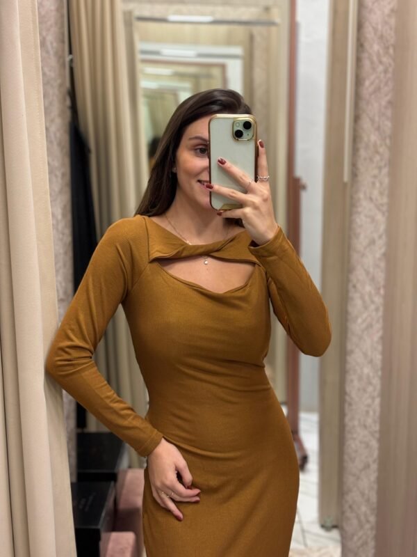 Vestido Canelado com Brilho Mostarda - Imagem 4