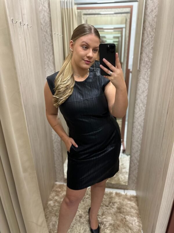 Vestido Curto em PU Preto