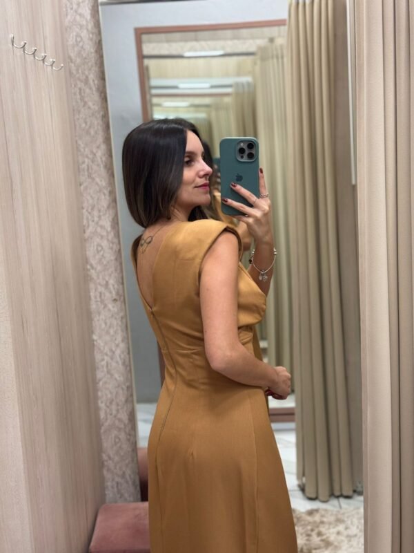Vestido Midi Alfaiataria Caramelo - Imagem 4