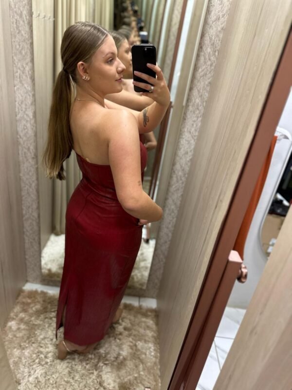 Vestido Midi Tomara que Caia em PU – Cor Rubi - Imagem 2